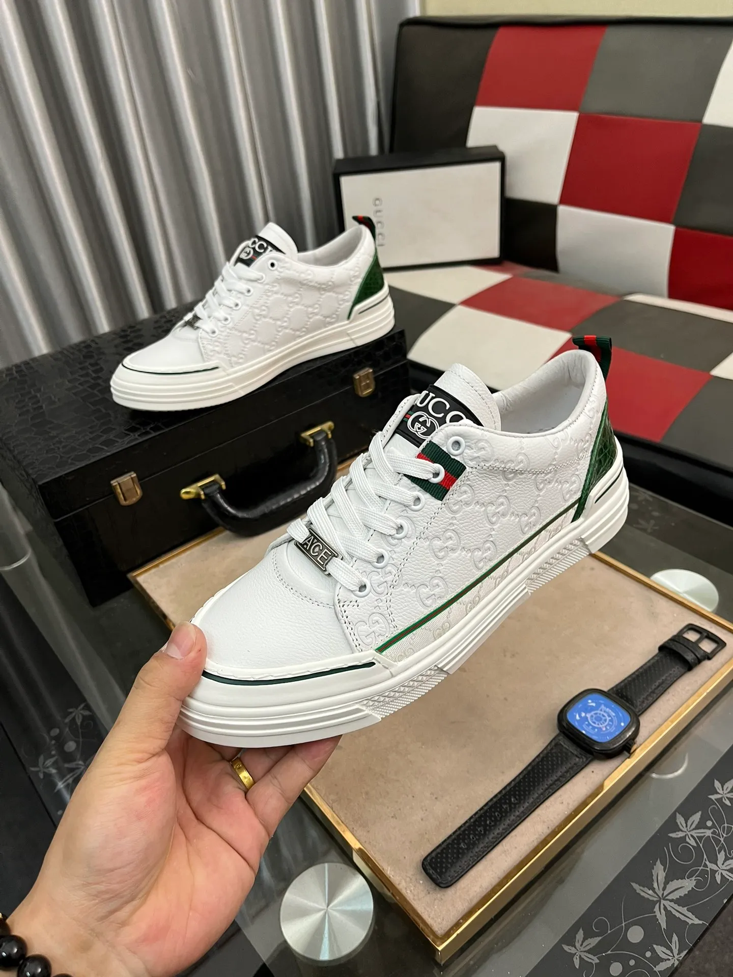 Men's shoes💰400⌚️⌚️[GUCCI] Gucci men's casual shoes are absolutely popular🔥The ultimate matching item for trendy men! The charm of super texture is irresistible, the main recommendation, the flower leather color is bright! The upper is made of high-quality cowhide + brand printed fabric, sheepskin feet, wear-resistant rubber sole, noble and elegant! Extremely comfortable🎁🎁You can be as handsome as you want💪 38-442⃣️colors available